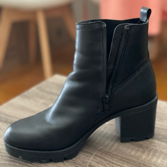 Naturalizer Booties: VERNEY WEATHERPROOF BOOT - Picture 2 of 5